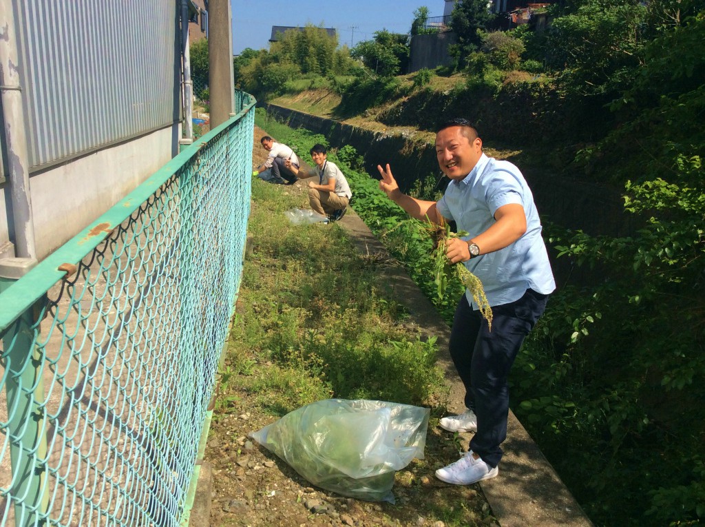 5月敷地外清掃＆草取り